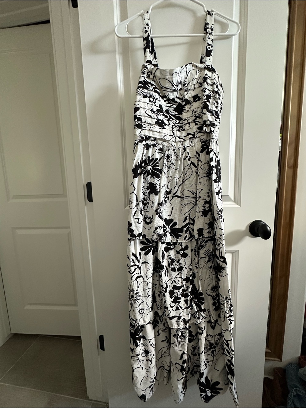 Black & White Floral Maxi Dress - Women Abercrombie and Fitch M